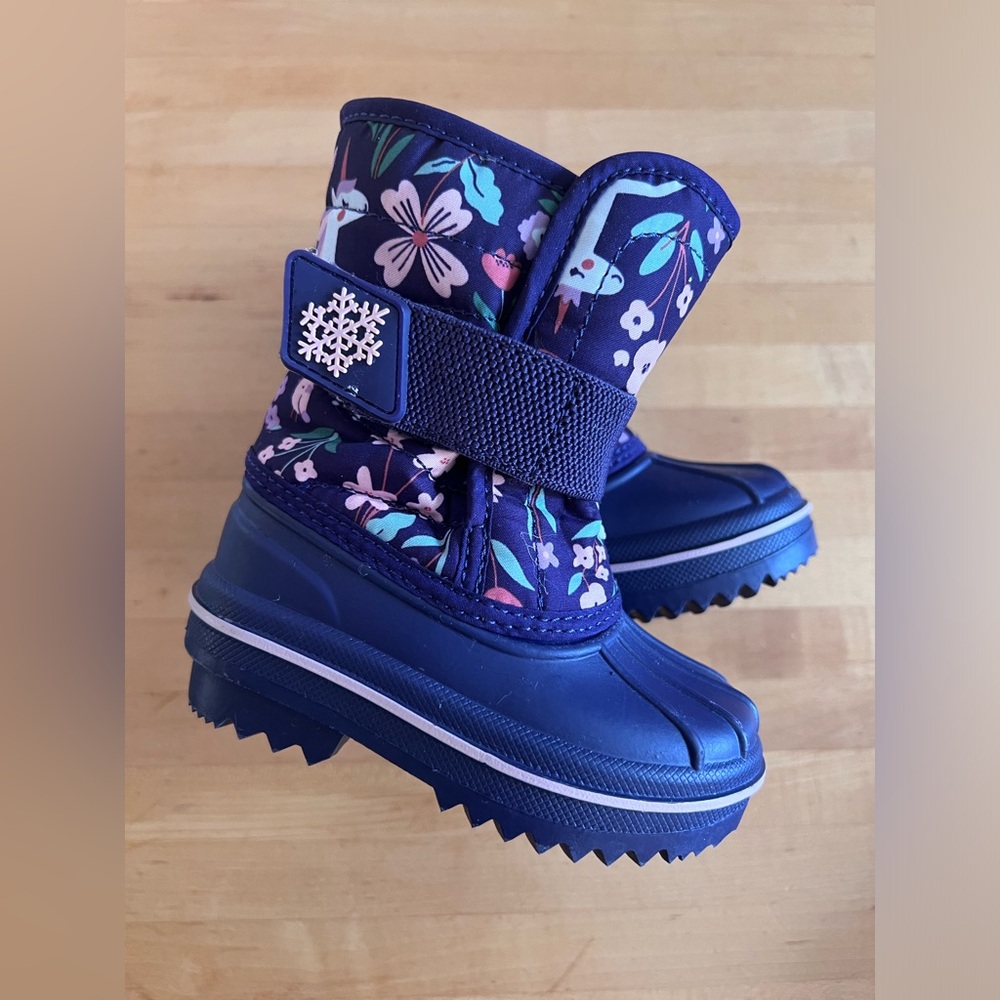 Like new The Children's Place Girls Faux Fur Trim Winter Snow Boots